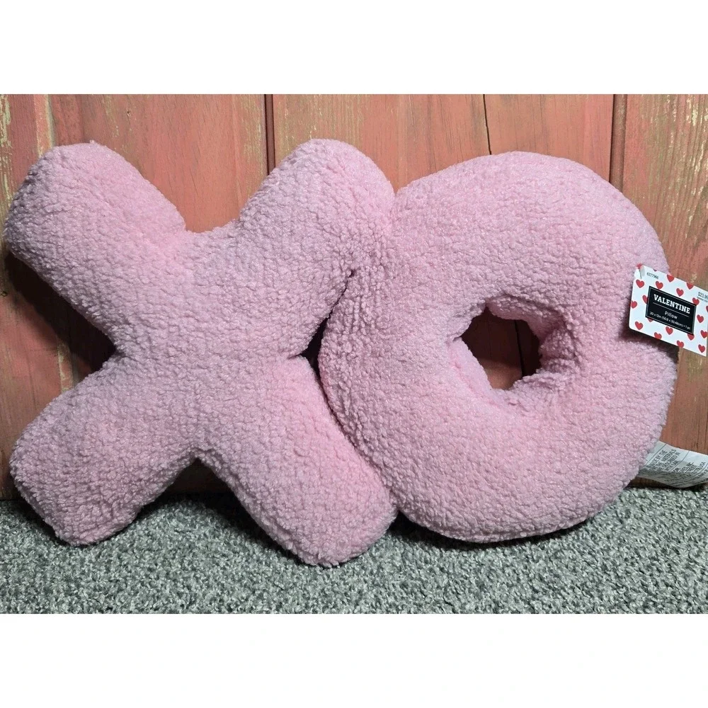 NEW with Tags XOXO Pink Pillow Decorative Valentine Love 20x12